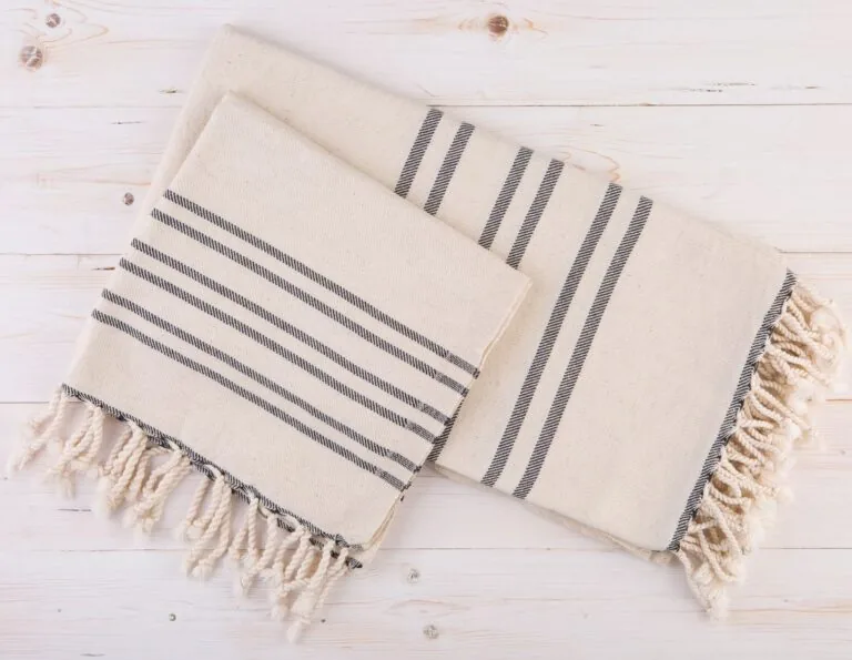 Sardes half-linen beach towel with its matching hand towel